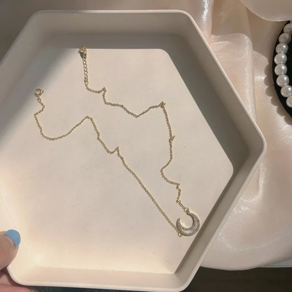 NEW 14k Gold Sea Shell Crescent Moon Necklace π - Picture 8 of 16